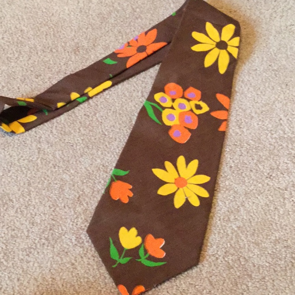 Brown Floral Men's Tie - Vintage-Inspired Floral Print